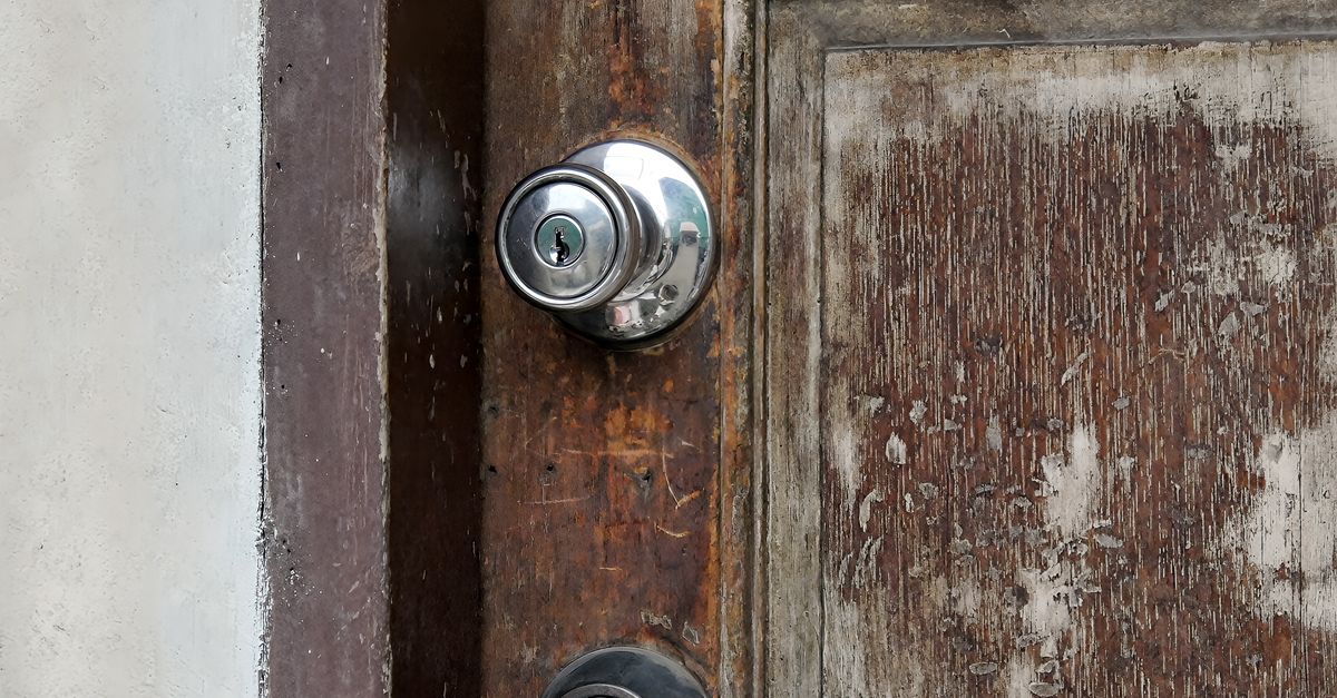 Signs Your Door Knob Lock Replacement Cannot Wait — Hempstead Locksmiths